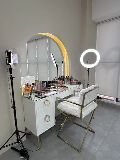 NAZİK SARIBAŞ MAKEUP STUDİO 4