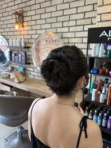 Saloon Becca