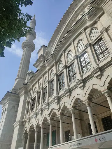 Şeref Han – Diğer (Güzellik), İstanbul