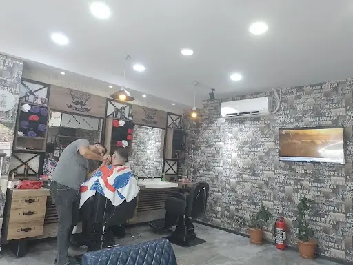 By Hakan Yalnız Erkek Kuaförü