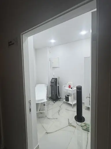 AURA GÜZELLİK MERKEZİ