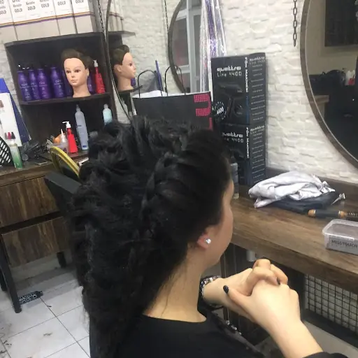 Ümit Kural saç tasarım ve güzellik merkezi 2