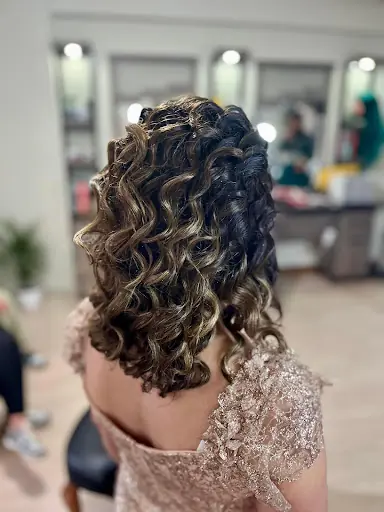 Zekiye aydın kuaför ve güzellik salonu 3