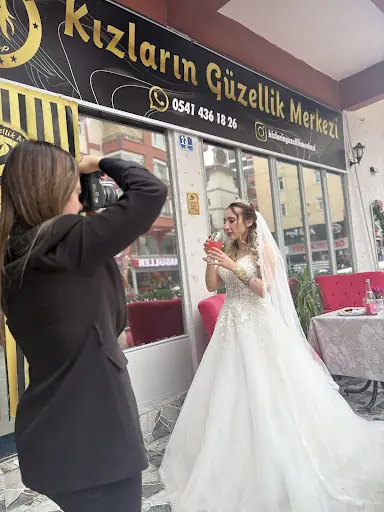 Kızların Güzellik Merkezi