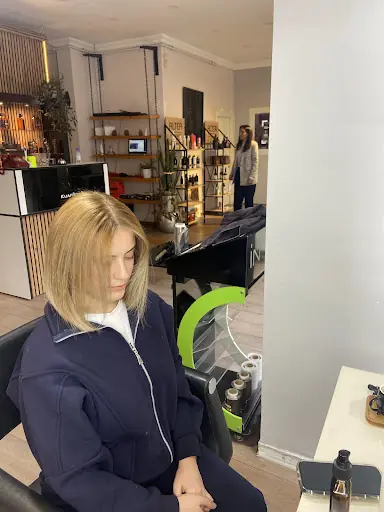 Bayan Saloon Emre Yildirim Kartal 4
