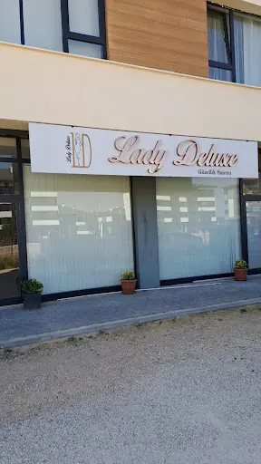 Lady Deluxe