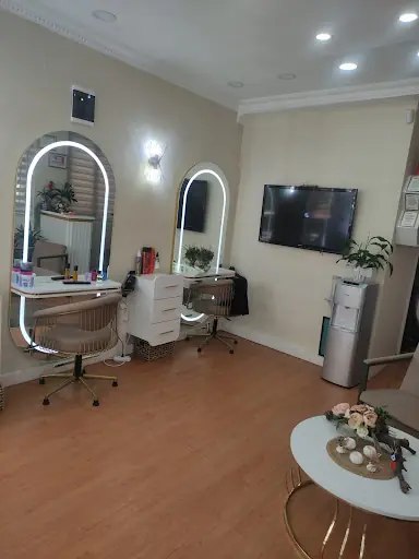 Nora Hairdresser 3