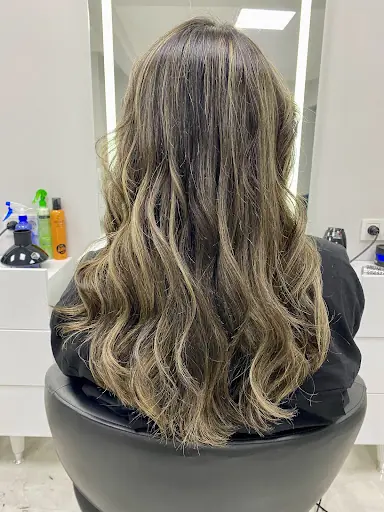 Salon tarz bayan kuaförü