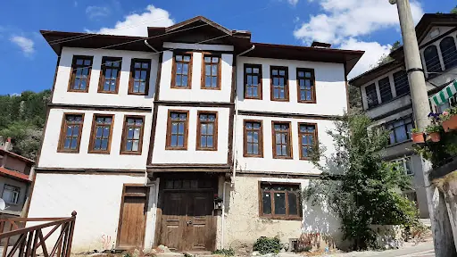 Tarihi Mudurnu Sokakları