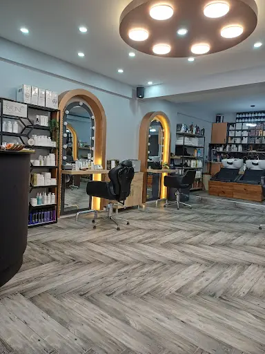 Maia Hair Beauty 4