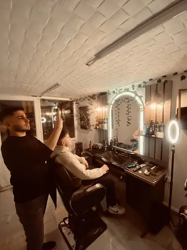 İslam Gereken Hair Studio 4