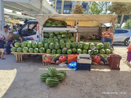 Karahallı Pazar Alanı