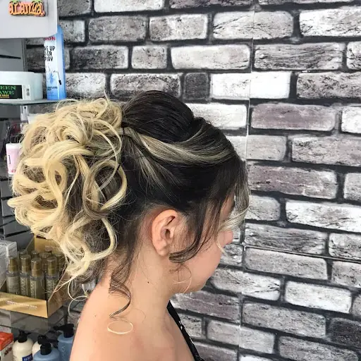 Yasemin Bağ Make Up Studio 5