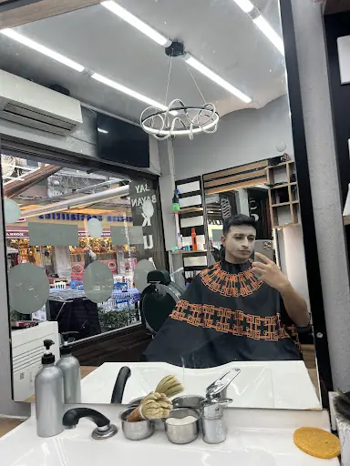 Salvador Dali Bay Bayan Kuaförü 3