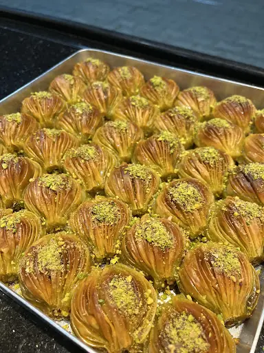 İlhanbey Lezzet Baklavalari_ Kadirli Baklava _ Kadirli Fıstıklı Baklava _ Kadirli Baklavacı _ Kadirli Soğuk Baklava 3