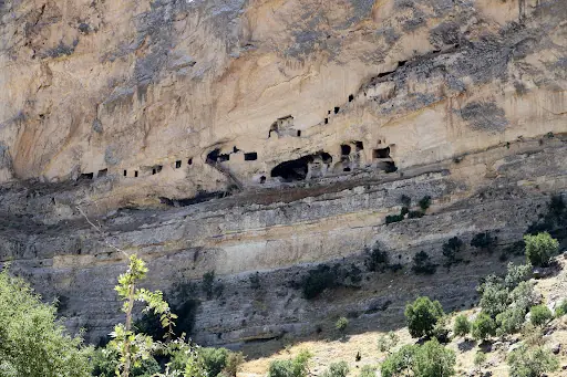İn Delikleri 2