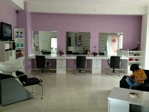 ADA GÜZELLİK & KUAFÖR SALONU 4