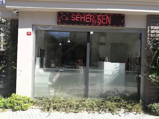 Seher Şen El & Ayak Bakım Salonu – Tırnak / Nail Studio, İstanbul (3. fotoğraf)