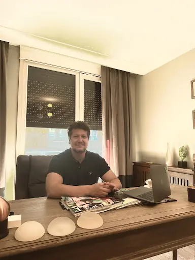 Doc. Dr. Ulaş Bali – Diğer (Güzellik), İstanbul (2. fotoğraf)