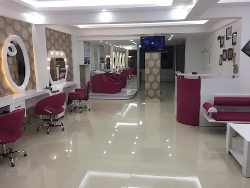 Reina Asrın Coiffeur & Güzellik Salonu 4