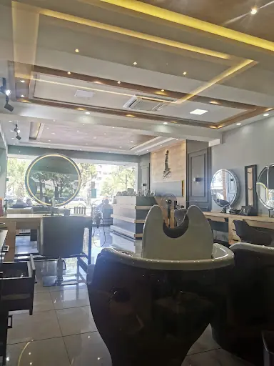 ŞAFAK NUR HAİR BEAUTY SALOON 3