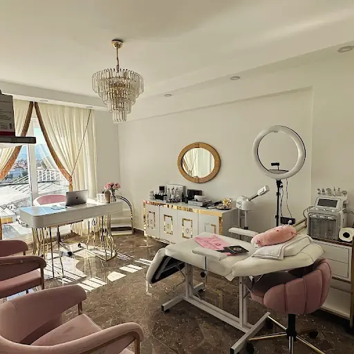 HS QUEEN BEAUTY & Esthetician Center