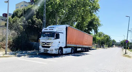 Sterea Moda Gelinlik Ve Kuaför Salonu