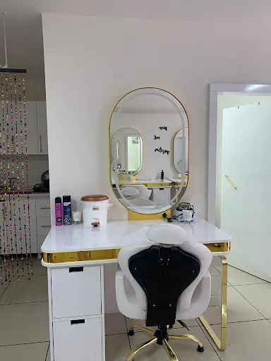 Saloon Gamze Aslan 3