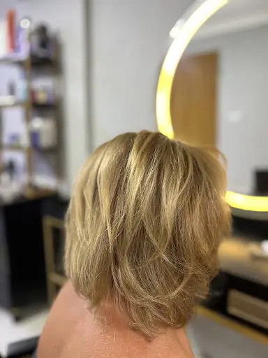 AYŞEGÜL BAYAN KUAFÖR 3