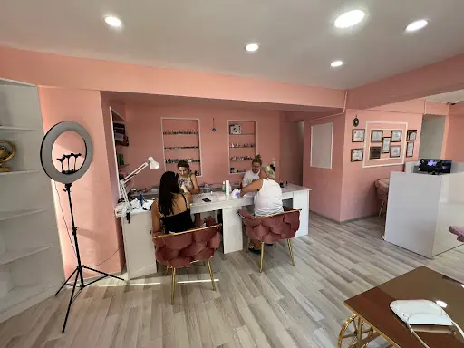 Sevim Garip Pendik Protez Tırnak Güzellik Salonu – Tırnak / Nail Studio, İstanbul