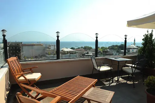 GLK PREMIER The Home Suites & Spa 3