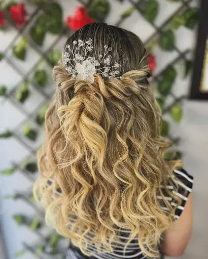 Simge Erüstün Hair Beauty Kuaför 3