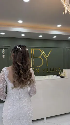 BERFİN YILMAZ HAİR MAKE-UP STUDİO 3