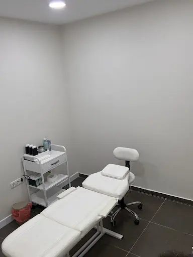 Safir Hair Design / Bayan Kuaförü 3