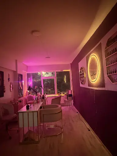 Gemlik Ceyda Kaya Nail Studio | Protez Tırnak 2