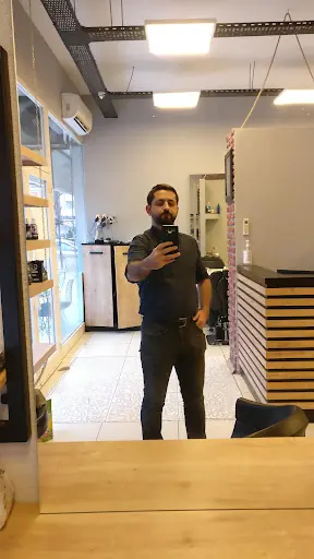 Ali Gür Kadın&Erkek Kuaför 3
