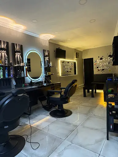 Salon Uğurlu Erkek Berberi 4
