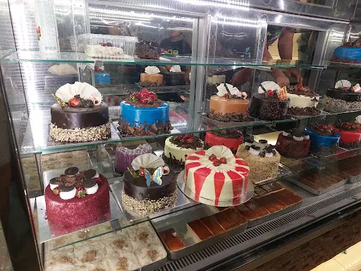 Güçlü Pastanesi