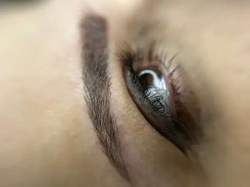 Aslıhan Özdemir - Nişantaşı - Microblading - Cilt Bakımı - İpek Kirpik - Protez Tırnak - Lazer Epilasyon - Şişli