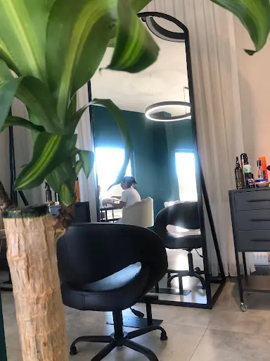 MYS Hair&Makeup Studio 3