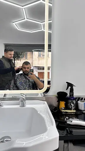 Davut & Ziya Erkek Kuaförü