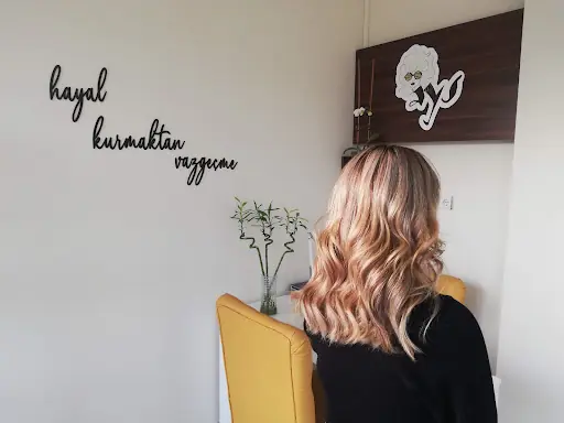 Ays Kadın Berberi