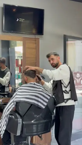 Yasin Yaşar Erkek Kuaförü 3