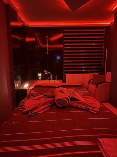 Liya Spa masaj salonu – Tırnak / Nail Studio, İstanbul