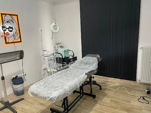 Ayss Beauty Center Sakarya Güzellik Merkezi (Protez Jel Tırnak, İpek Kirpik, Dudak Renklendirme, Microblading, Lifting, Cilt) 2