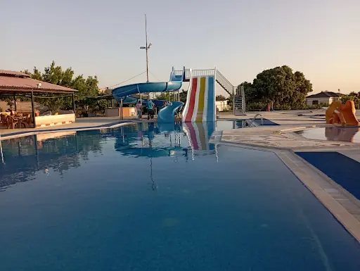 Sivaslı AquaPark Yüzme Havuzu 2
