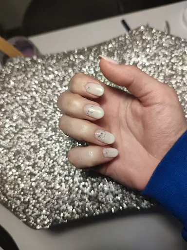 Ezgi Öztürk Beauty Etiler - Cilt Bakımı, İpek Kirpik, Protez Tırnak, Manikür, Kirpik Laminasyon, Kirpik Lifting – Tırnak / Nail Studio, İstanbul (4. fotoğraf)