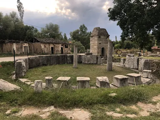 İlk Borsa Binası (Aizanoi Macellum)