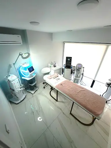 KubraYilmaz Beauty – Tırnak / Nail Studio, İstanbul
