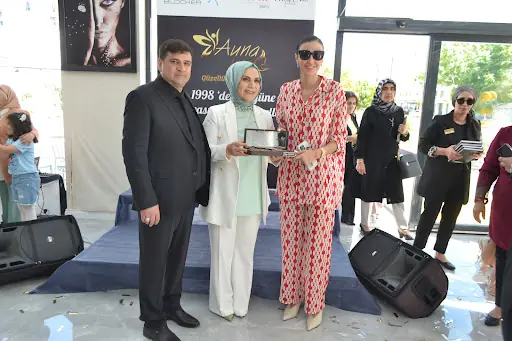 Ayna Vip Güzellik ve Kuaför Salonu